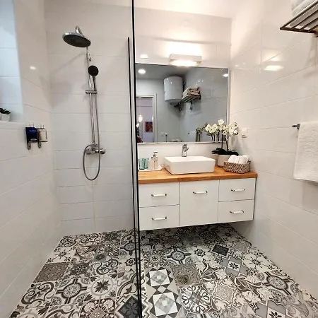 Апартаменты Aay- Corfu Town & Sea 2bedroom Renovated + Lift / Comfy&design+wifi *