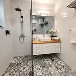 Апартаменты Aay- Corfu Town & Sea 2bedroom Renovated + Lift / Comfy&design+wifi *