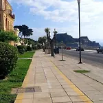 Apartamento Aay- Corfu Town & Sea 2bedroom Renovated + Lift / Comfy&design+wifi *