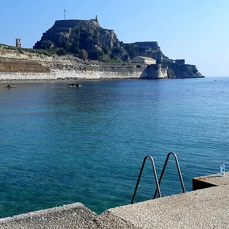 דירה Aay- Corfu Town & Sea 2bedroom Renovated + Lift / Comfy&design+wifi Corfu (city)