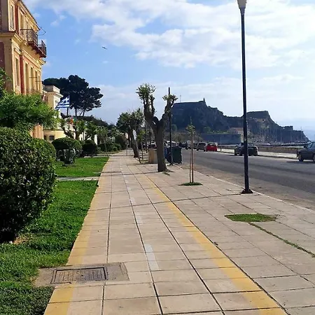 דירה Aay- Corfu Town & Sea 2bedroom Renovated + Lift / Comfy&design+wifi *