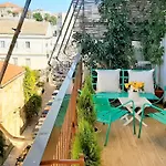 شقة Aay- Corfu Town & Sea 2bedroom Renovated + Lift / Comfy&design+wifi *